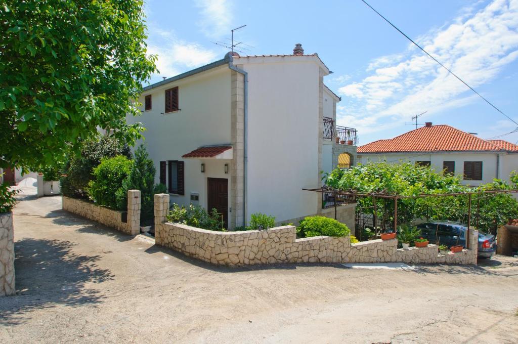 Hella Apartments Trogir Exterior photo