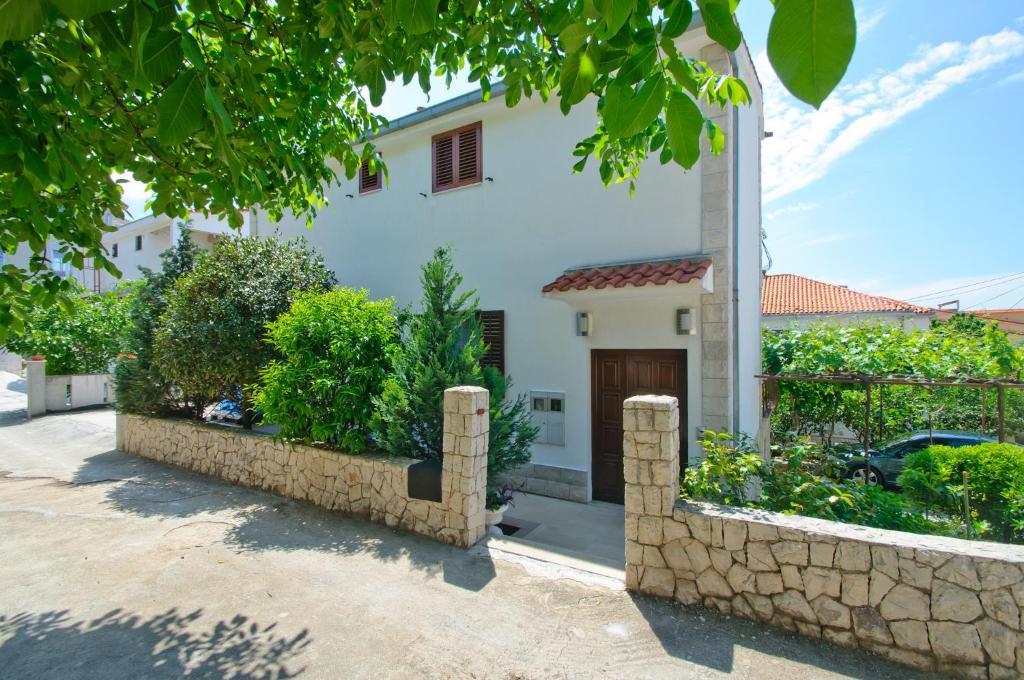 Hella Apartments Trogir Exterior photo