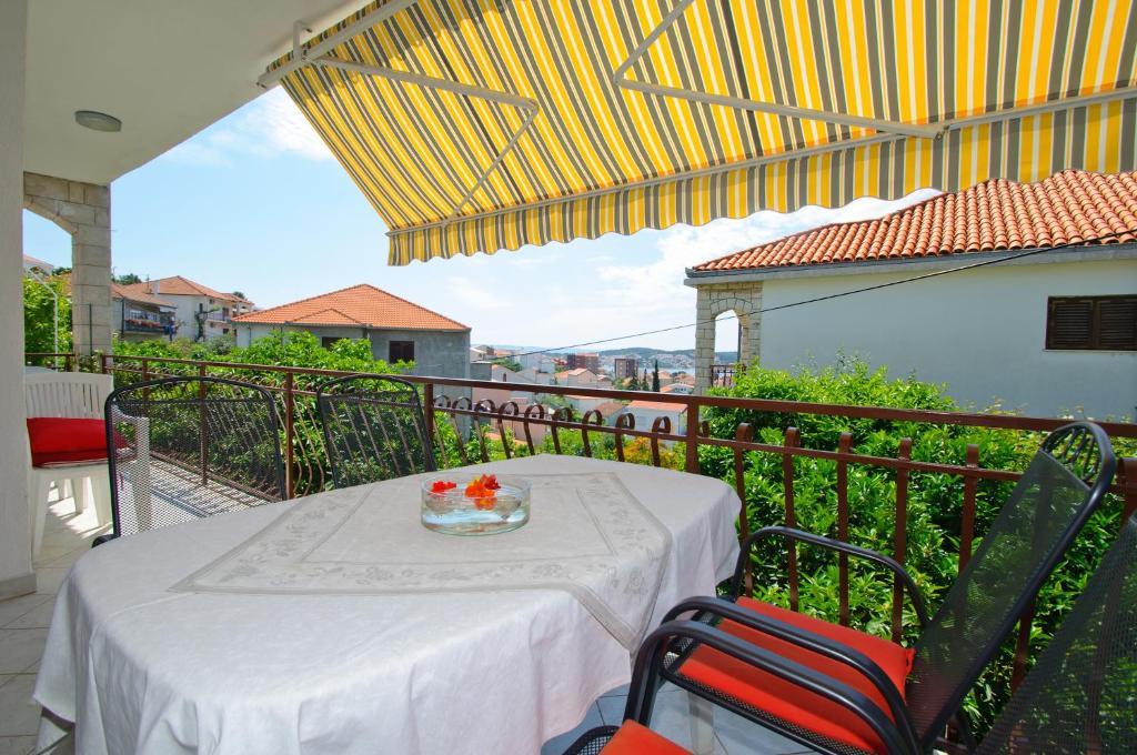 Hella Apartments Trogir Exterior photo
